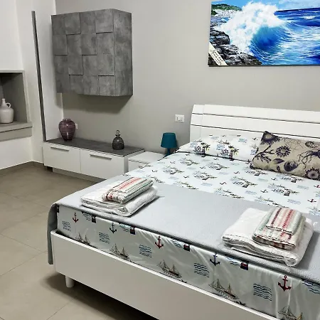 Guest house Le Stanze Di Lucia Vicino Ospedale Cardinale Panico A 3*