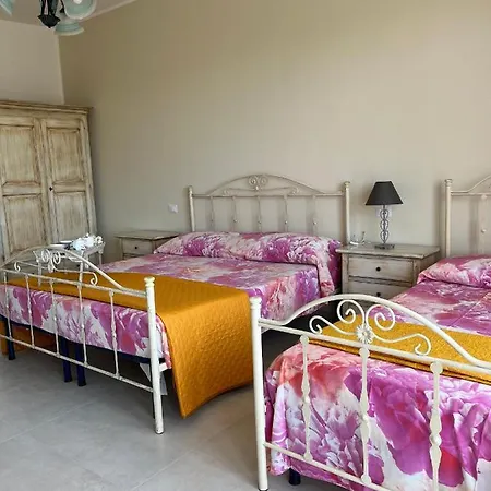 Le Stanze Di Lucia Vicino Ospedale Cardinale Panico A 3*