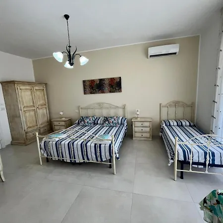 Le Stanze Di Lucia Vicino Ospedale Cardinale Panico A 3*