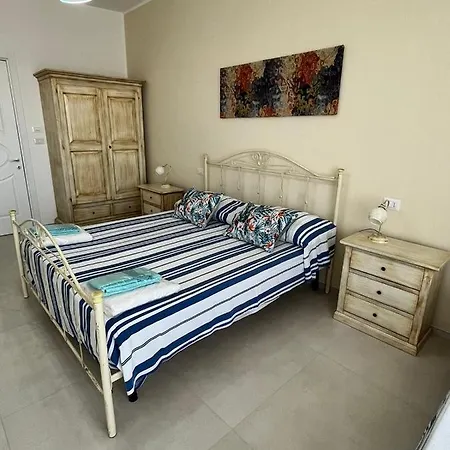 Le Stanze Di Lucia Vicino Ospedale Cardinale Panico A Guest house Tricase