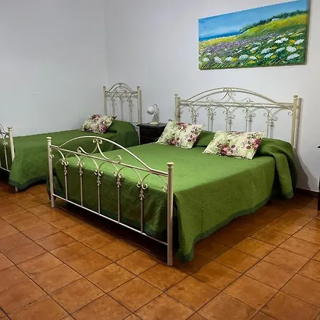 Le Stanze Di Lucia Vicino Ospedale Cardinale Panico A Guest house