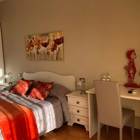 Le Stanze Di Lucia Vicino Ospedale Cardinale Panico A 3* Tricase