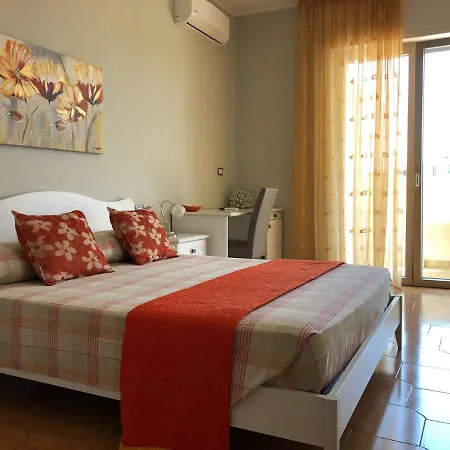 Le Stanze Di Lucia Vicino Ospedale Cardinale Panico A 3* Tricase