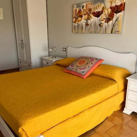 Le Stanze Di Lucia Vicino Ospedale Cardinale Panico A Guest house