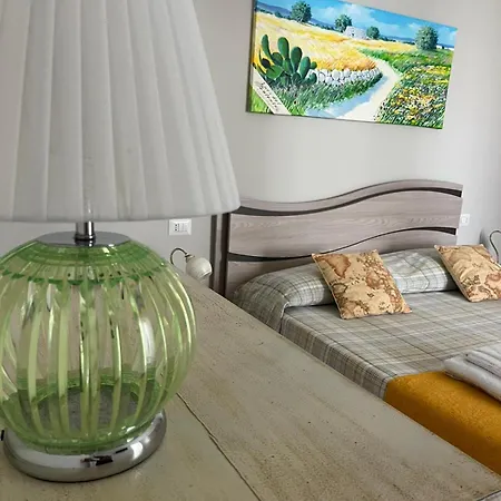 Guest house Le Stanze Di Lucia Vicino Ospedale Cardinale Panico A 3*