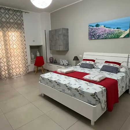 Le Stanze Di Lucia Vicino Ospedale Cardinale Panico A Guest house