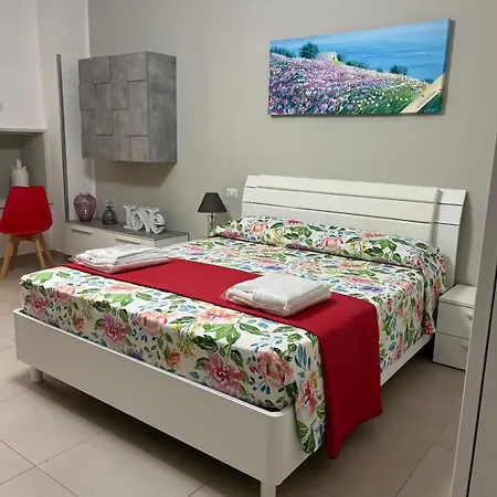 Le Stanze Di Lucia Vicino Ospedale Cardinale Panico A 3*