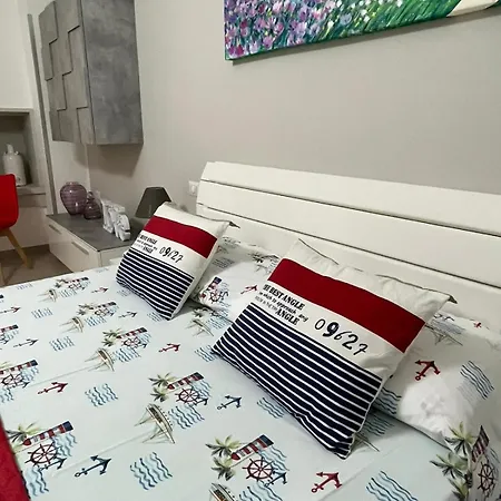 Le Stanze Di Lucia Vicino Ospedale Cardinale Panico A Guest house 3*