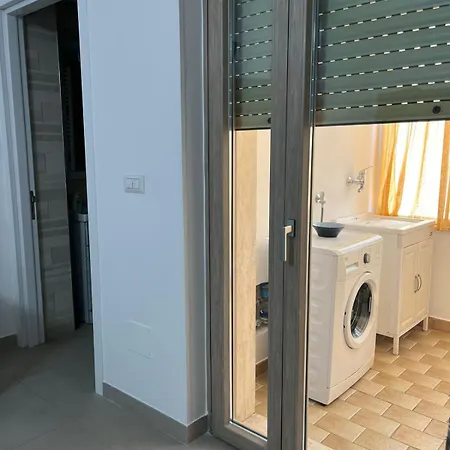 Guest house Le Stanze Di Lucia Vicino Ospedale Cardinale Panico A 3*