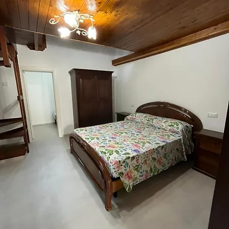 Le Stanze Di Lucia Vicino Ospedale Cardinale Panico A 3*