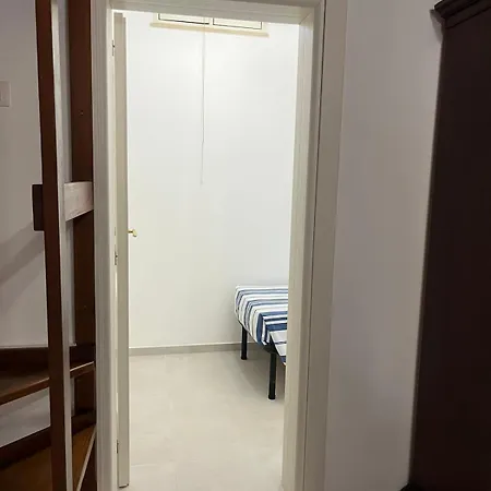 Guest house Le Stanze Di Lucia Vicino Ospedale Cardinale Panico A