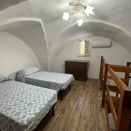 Le Stanze Di Lucia Vicino Ospedale Cardinale Panico A Guest house 3*