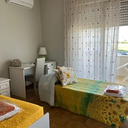 Guest house Le Stanze Di Lucia Vicino Ospedale Cardinale Panico A 3*