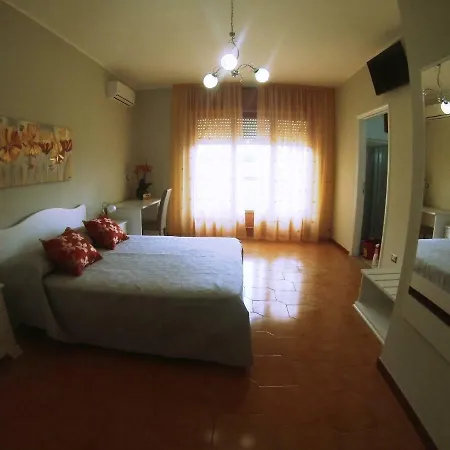 Le Stanze Di Lucia Vicino Ospedale Cardinale Panico A Guest house Tricase
