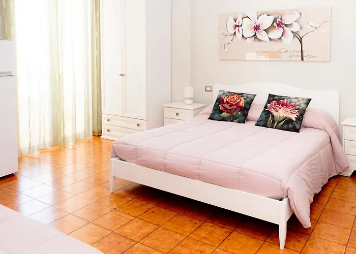 Гостевой дом Le Stanze Di Lucia Vicino Ospedale Cardinale Panico A 4*