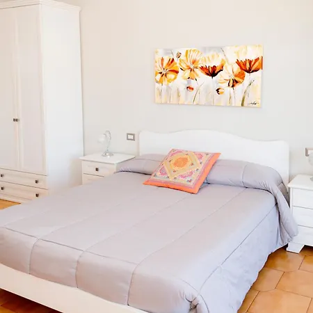 Le Stanze Di Lucia Vicino Ospedale Cardinale Panico A Guest house Tricase