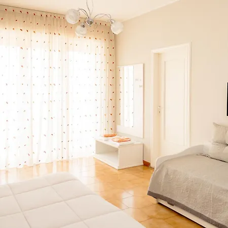 Guest house Le Stanze Di Lucia Vicino Ospedale Cardinale Panico A Tricase