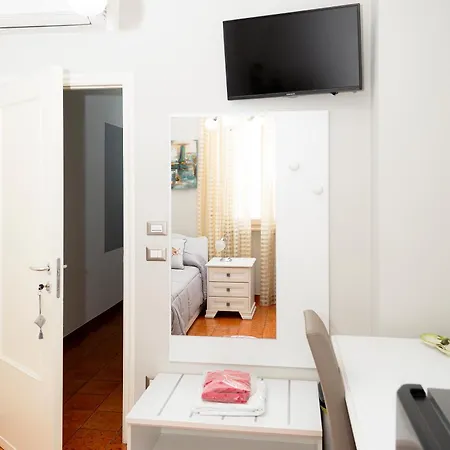 Le Stanze Di Lucia Vicino Ospedale Cardinale Panico A 3*