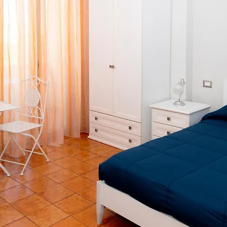 Le Stanze Di Lucia Vicino Ospedale Cardinale Panico A 3*