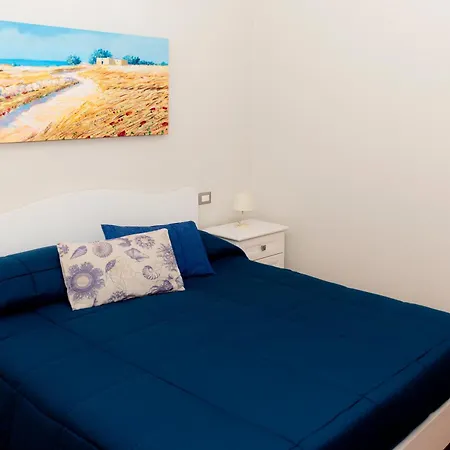 Le Stanze Di Lucia Vicino Ospedale Cardinale Panico A Guest house 3*