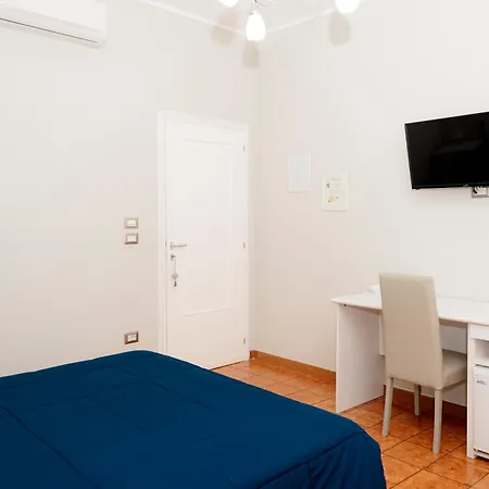 Guest house Le Stanze Di Lucia Vicino Ospedale Cardinale Panico A 3*