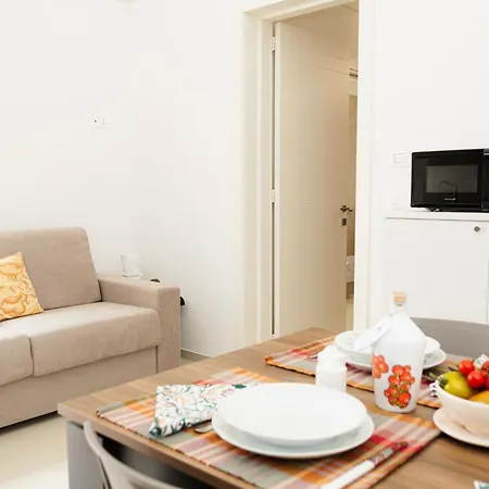 Guest house Le Stanze Di Lucia Vicino Ospedale Cardinale Panico A 3*